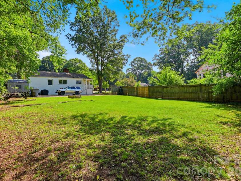 2736 Palm Avenue, Charlotte, NC 28205.  MLS# CAR4394524, YatesRealty ID 33554. 