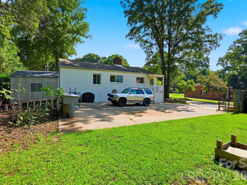 2736 Palm Avenue, Charlotte, NC 28205.  MLS# CAR4394524, YatesRealty ID 33554. 