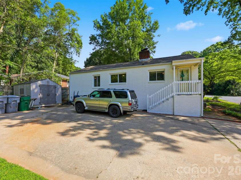 2736 Palm Avenue, Charlotte, NC 28205.  MLS# CAR4394524, YatesRealty ID 33554. 