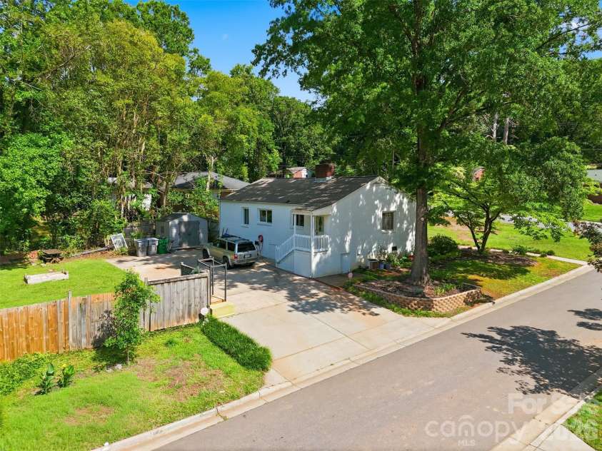 2736 Palm Avenue, Charlotte, NC 28205.  MLS# CAR4394524, YatesRealty ID 33554. 