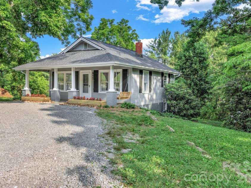 657 Old Fort Road, Fairview, NC 28730.  MLS# CAR4397979, YatesRealty ID 33555. 
