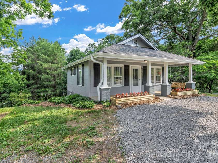 657 Old Fort Road, Fairview, NC 28730.  MLS# CAR4397979, YatesRealty ID 33555. 