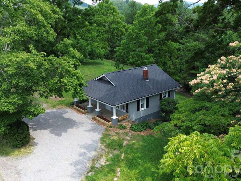 657 Old Fort Road, Fairview, NC 28730.  MLS# CAR4397979, YatesRealty ID 33555. 