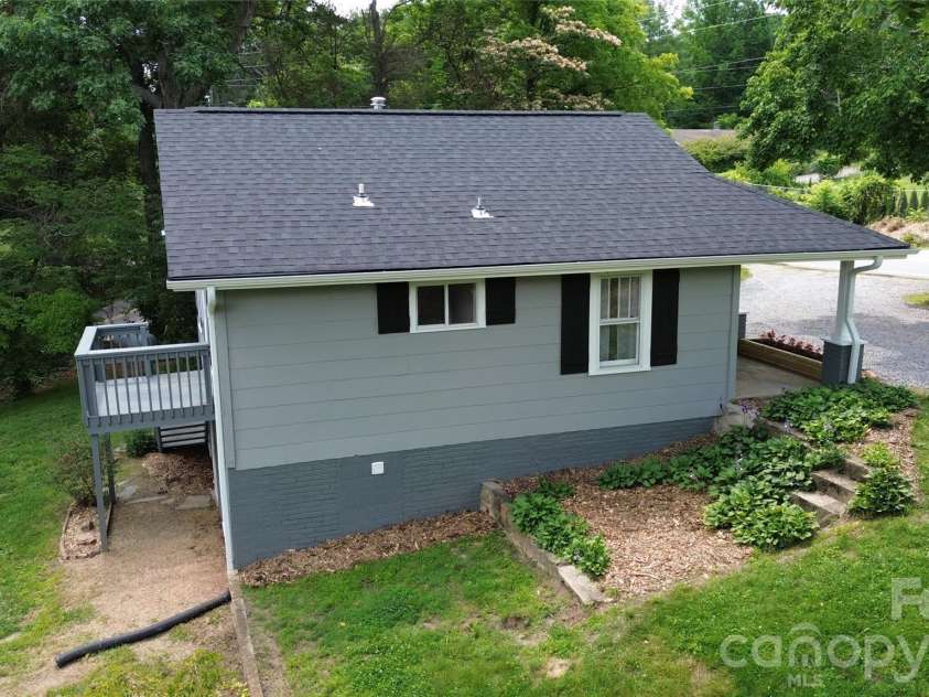 657 Old Fort Road, Fairview, NC 28730.  MLS# CAR4397979, YatesRealty ID 33555. 