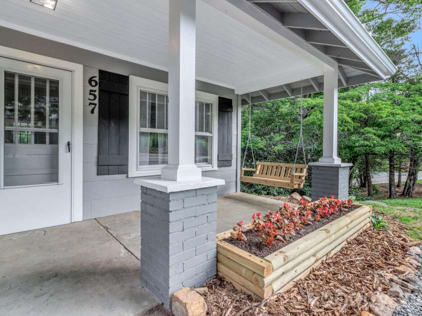 657 Old Fort Road, Fairview, NC 28730.  MLS# CAR4397979, YatesRealty ID 33555. 