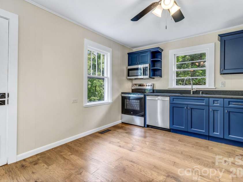 657 Old Fort Road, Fairview, NC 28730.  MLS# CAR4397979, YatesRealty ID 33555. 