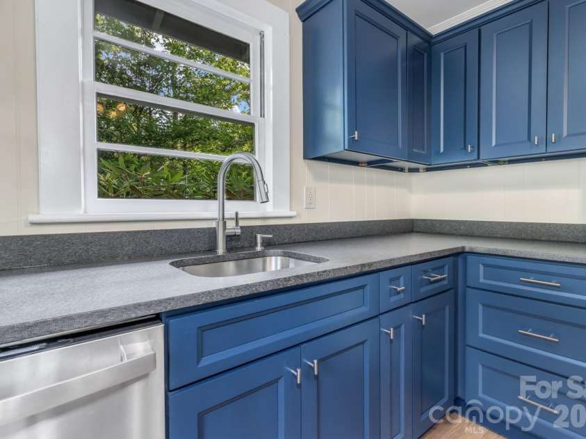 657 Old Fort Road, Fairview, NC 28730.  MLS# CAR4397979, YatesRealty ID 33555. 