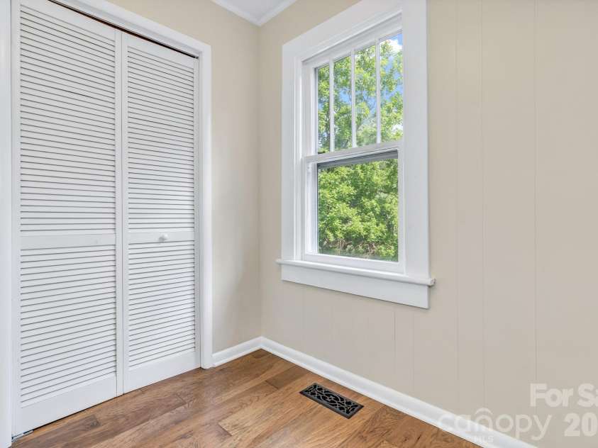 657 Old Fort Road, Fairview, NC 28730.  MLS# CAR4397979, YatesRealty ID 33555. 