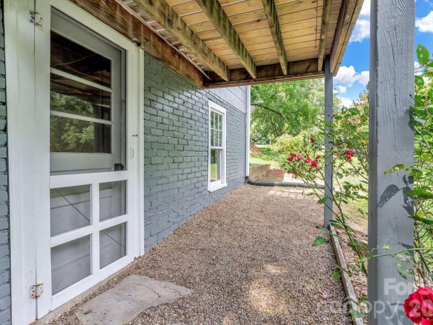 657 Old Fort Road, Fairview, NC 28730.  MLS# CAR4397979, YatesRealty ID 33555. 