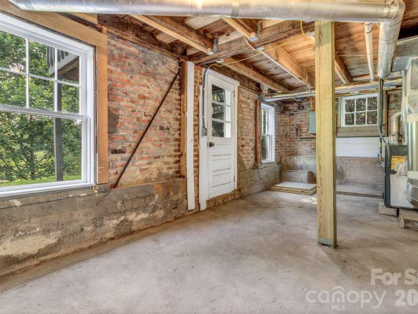657 Old Fort Road, Fairview, NC 28730.  MLS# CAR4397979, YatesRealty ID 33555. 