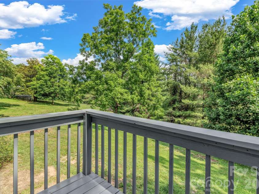 657 Old Fort Road, Fairview, NC 28730.  MLS# CAR4397979, YatesRealty ID 33555. 