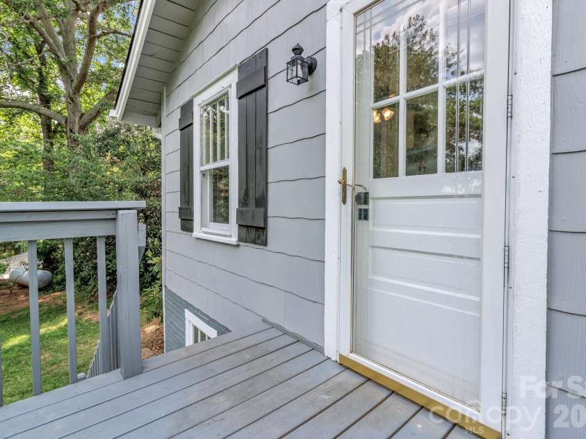 657 Old Fort Road, Fairview, NC 28730.  MLS# CAR4397979, YatesRealty ID 33555. 