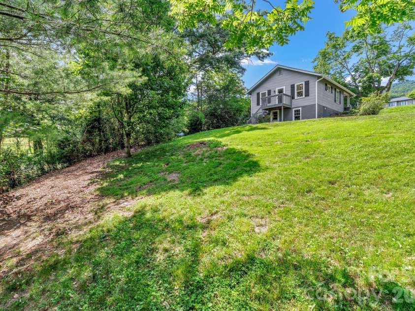 657 Old Fort Road, Fairview, NC 28730.  MLS# CAR4397979, YatesRealty ID 33555. 