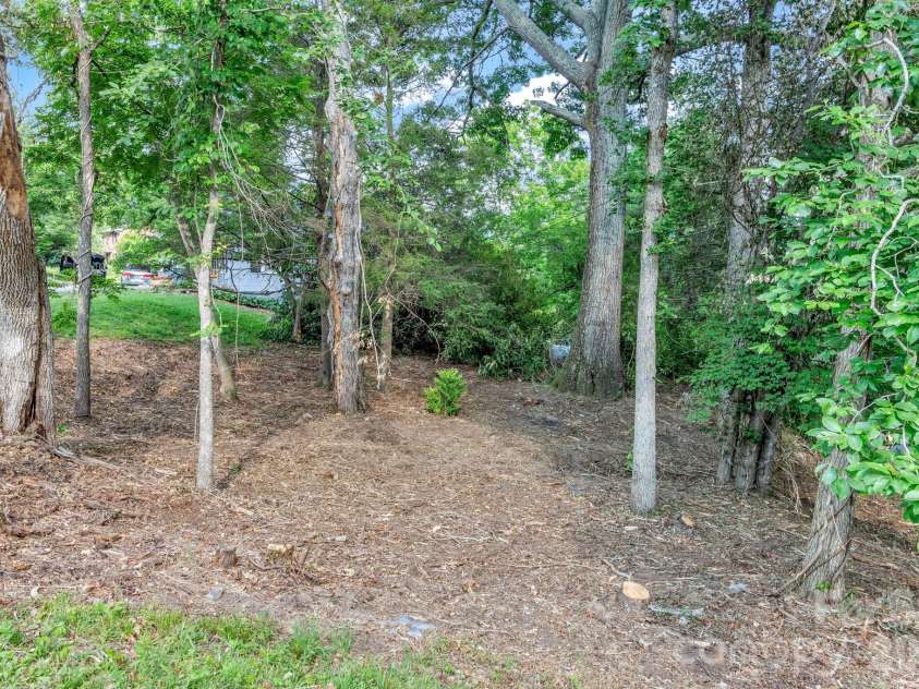 657 Old Fort Road, Fairview, NC 28730.  MLS# CAR4397979, YatesRealty ID 33555. 