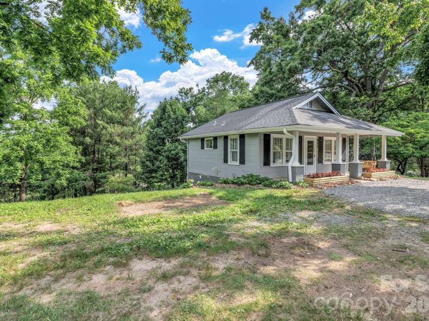 657 Old Fort Road, Fairview, NC 28730.  MLS# CAR4397979, YatesRealty ID 33555. 