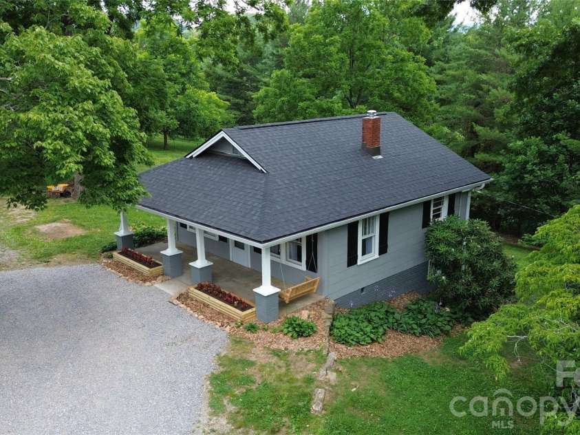 657 Old Fort Road, Fairview, NC 28730.  MLS# CAR4397979, YatesRealty ID 33555. 