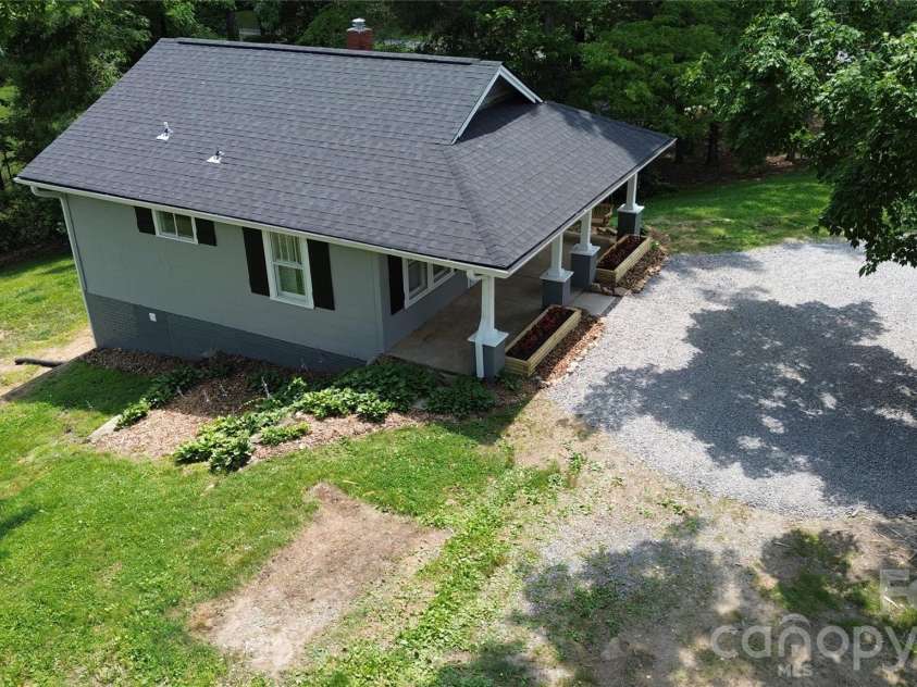657 Old Fort Road, Fairview, NC 28730.  MLS# CAR4397979, YatesRealty ID 33555. 