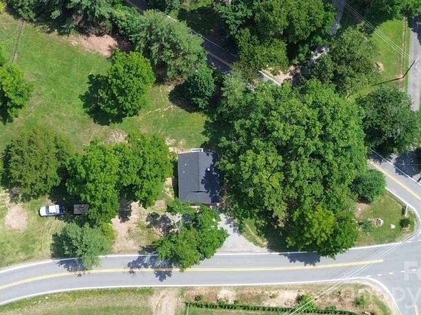 657 Old Fort Road, Fairview, NC 28730.  MLS# CAR4397979, YatesRealty ID 33555. 