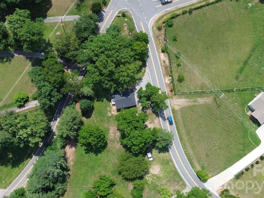 657 Old Fort Road, Fairview, NC 28730.  MLS# CAR4397979, YatesRealty ID 33555. 