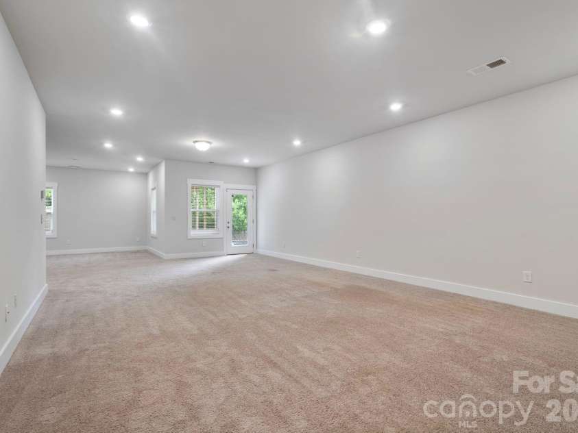 456 Jones Peak Drive, Simpsonville, SC 29681.  MLS# CAR4374010, YatesRealty ID 33557. 