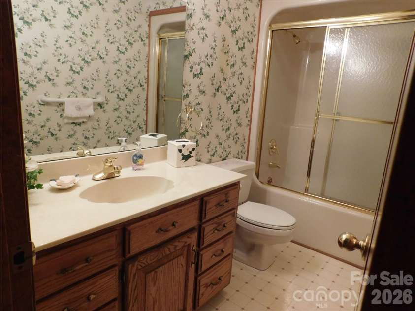 175 Briarfield Drive, Mooresville, NC 28115.  MLS# CAR4342091, YatesRealty ID 3356. The hall bath is called the magnolia bath, Use your creativity to design the hall bath you envision