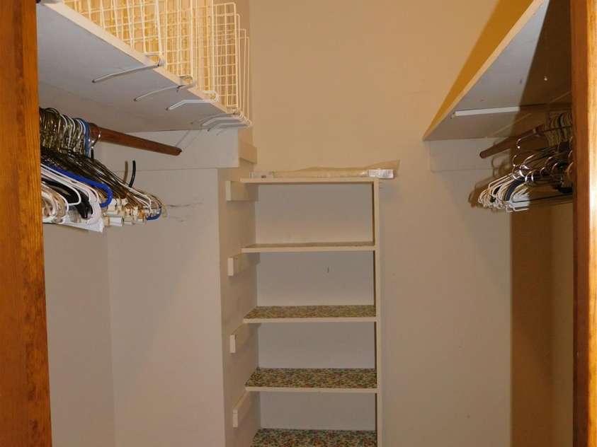 175 Briarfield Drive, Mooresville, NC 28115.  MLS# CAR4342091, YatesRealty ID 3356. Walk in closet located just inside the primary bathroom 