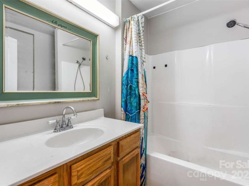 316 Fairview Drive, Lexington, NC 27292.  MLS# CAR4294993, YatesRealty ID 33560. 