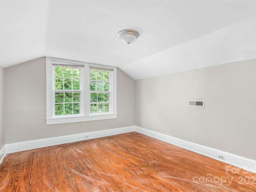 316 Fairview Drive, Lexington, NC 27292.  MLS# CAR4294993, YatesRealty ID 33560. 