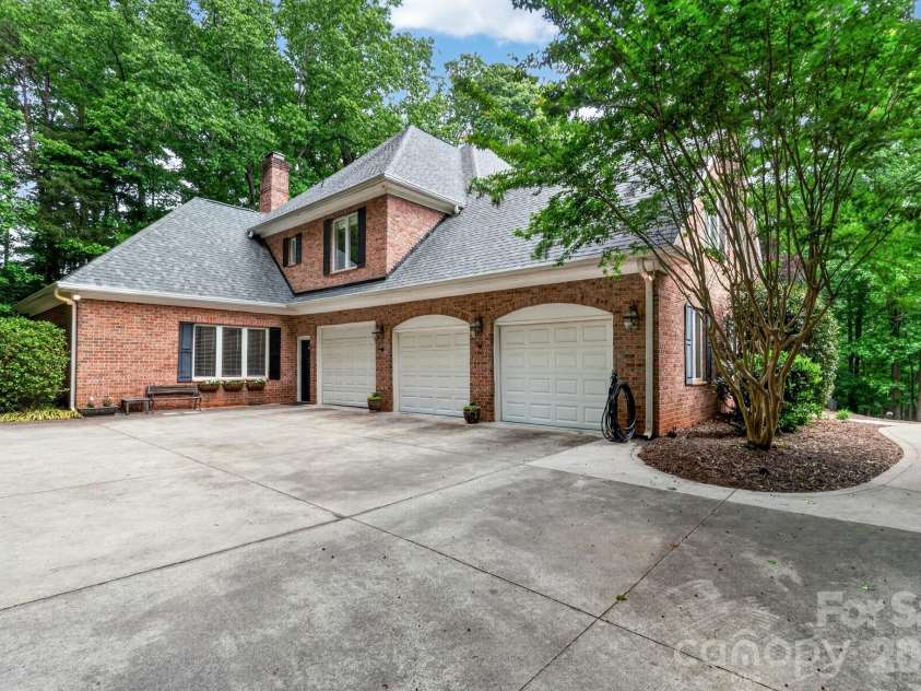 20001 Callaway Hills Lane, Davidson, NC 28036.  MLS# CAR4375744, YatesRealty ID 33561. 