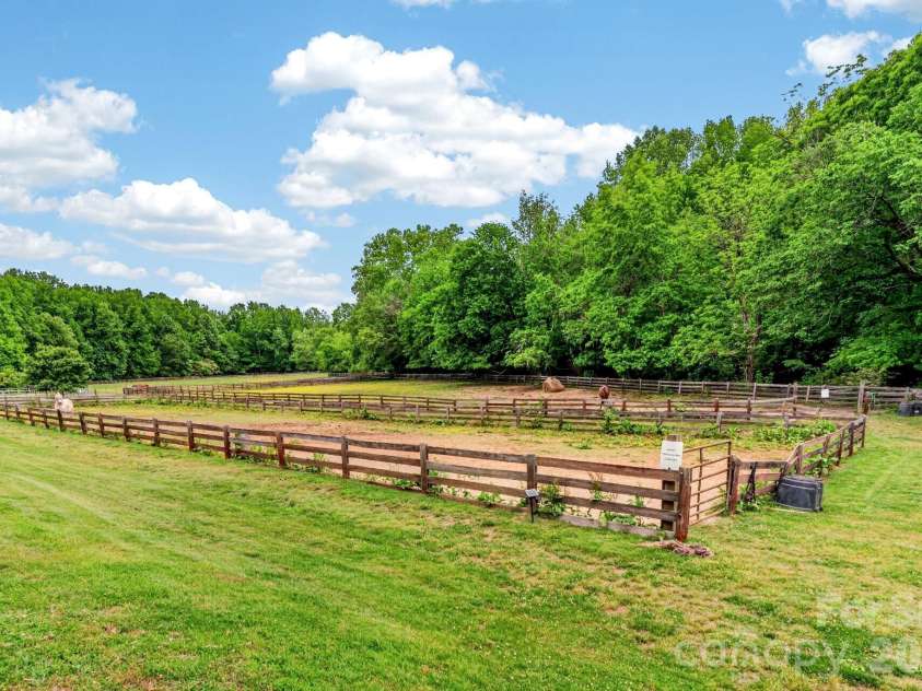 20001 Callaway Hills Lane, Davidson, NC 28036.  MLS# CAR4375744, YatesRealty ID 33561. 