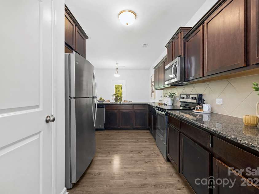 121 Canada Drive, Statesville, NC 28166.  MLS# CAR4294419, YatesRealty ID 33562. 