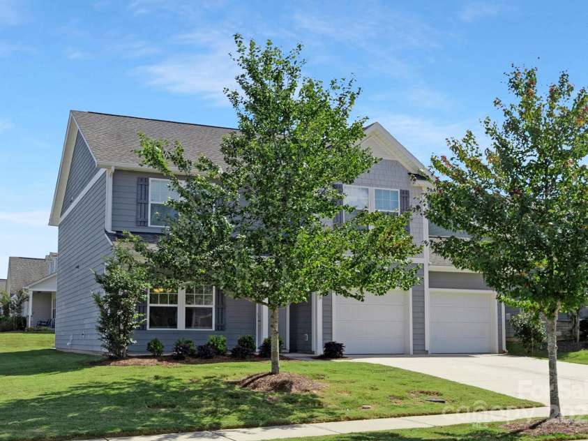 128 Canada Drive, Statesville, NC 28166.  MLS# CAR4294416, YatesRealty ID 33563. 