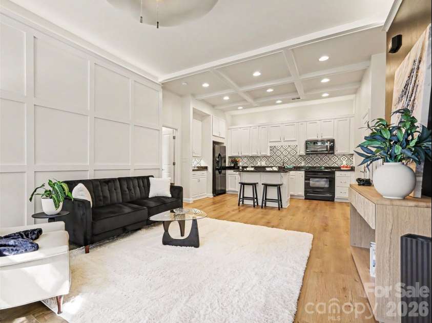 450 New Bern Station Court, Charlotte, NC 28209.  MLS# CAR4407932, YatesRealty ID 33563. 