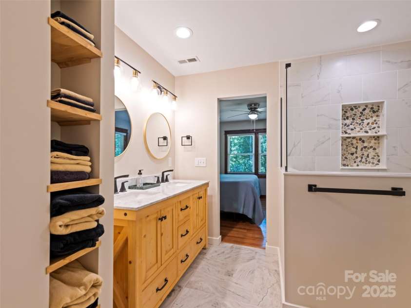 1903 Mauney Cove Road, Waynesville, NC 28786.  MLS# CAR4294950, YatesRealty ID 33564. 