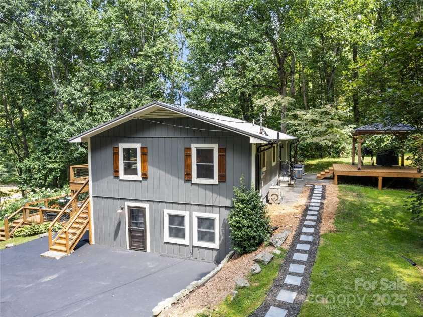 1903 Mauney Cove Road, Waynesville, NC 28786.  MLS# CAR4294950, YatesRealty ID 33564. 
