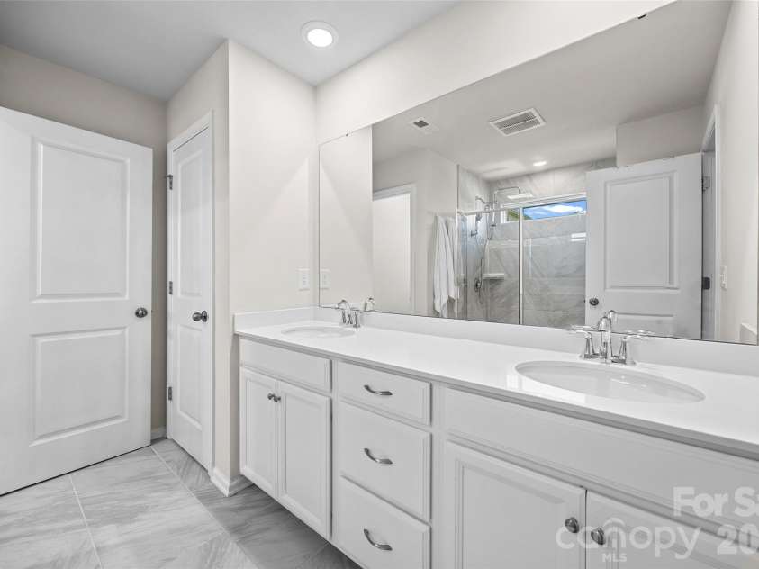 17501 Chaco Lane, Charlotte, NC 28278.  MLS# CAR4379861, YatesRealty ID 33565. 