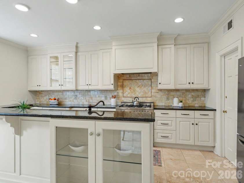 148 Perrin Place, Charlotte, NC 28207.  MLS# CAR4385809, YatesRealty ID 33566. 