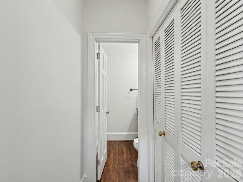 148 Perrin Place, Charlotte, NC 28207.  MLS# CAR4385809, YatesRealty ID 33566. 