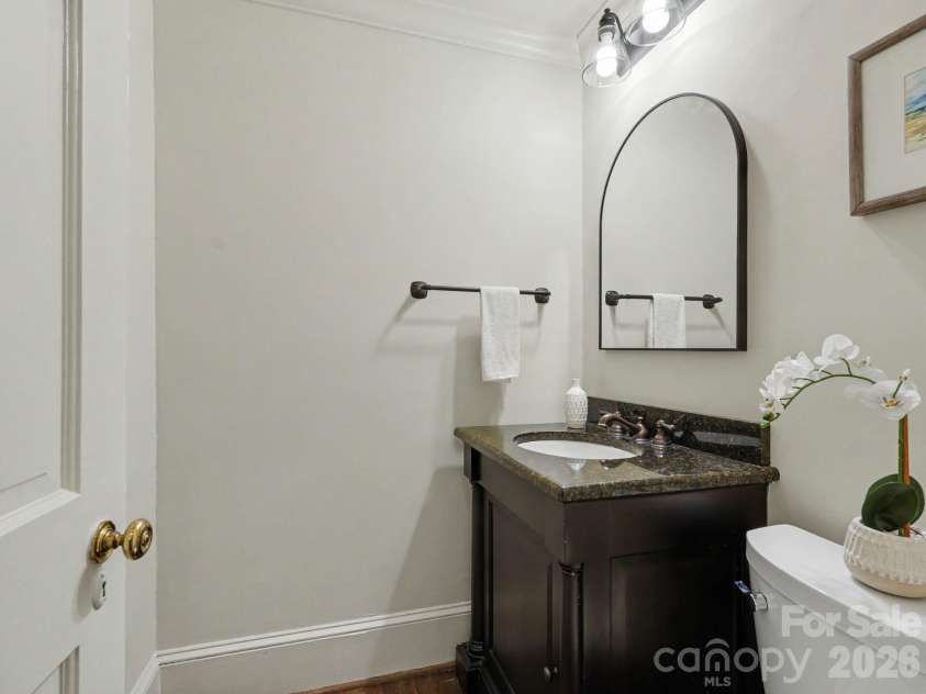 148 Perrin Place, Charlotte, NC 28207.  MLS# CAR4385809, YatesRealty ID 33566. 