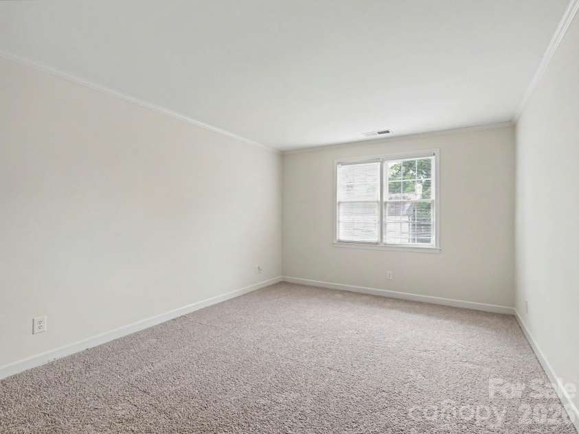 148 Perrin Place, Charlotte, NC 28207.  MLS# CAR4385809, YatesRealty ID 33566. 