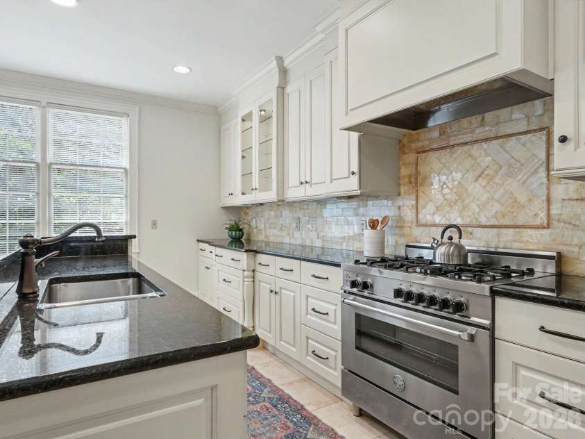 148 Perrin Place, Charlotte, NC 28207.  MLS# CAR4385809, YatesRealty ID 33566. 