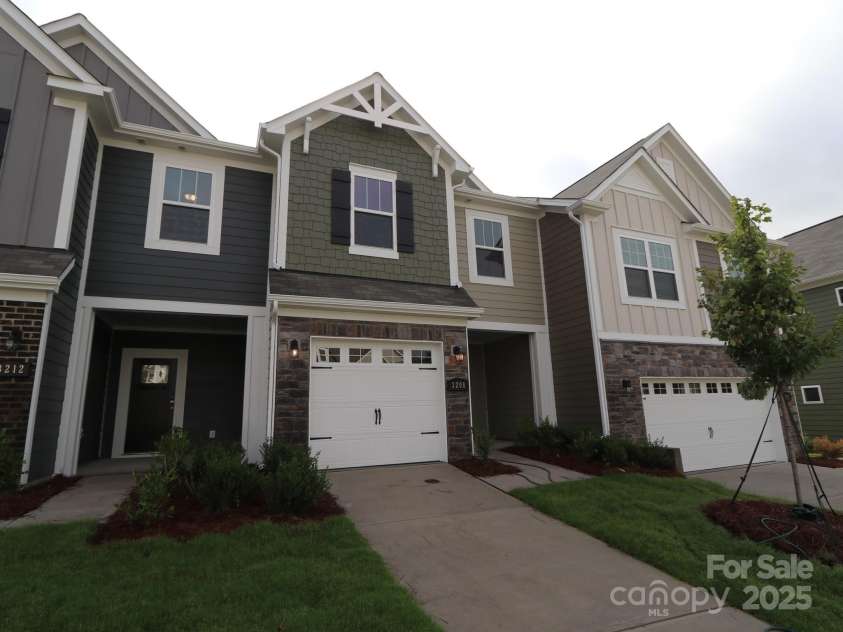 3208 Lilac Grove Drive, Charlotte, NC 28269.  MLS# CAR4294867, YatesRealty ID 33567. Exterior
