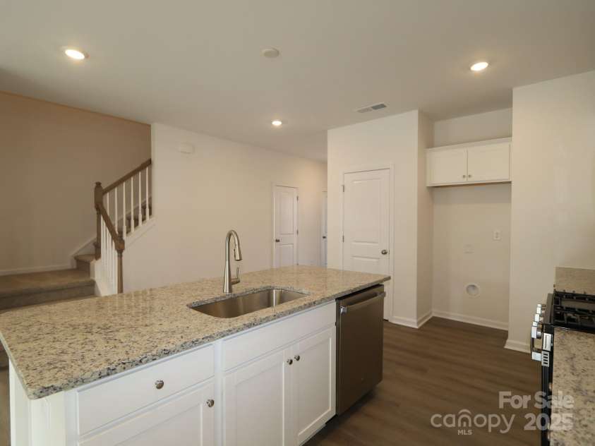 3208 Lilac Grove Drive, Charlotte, NC 28269.  MLS# CAR4294867, YatesRealty ID 33567. Kitchen