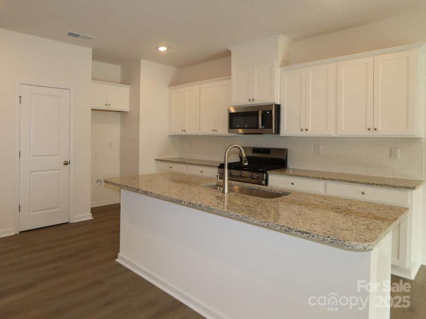 3208 Lilac Grove Drive, Charlotte, NC 28269.  MLS# CAR4294867, YatesRealty ID 33567. Kitchen