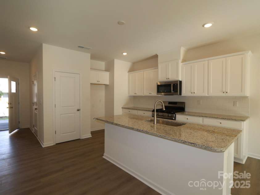 3208 Lilac Grove Drive, Charlotte, NC 28269.  MLS# CAR4294867, YatesRealty ID 33567. Kitchen