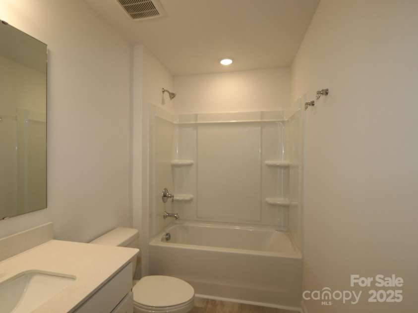 3208 Lilac Grove Drive, Charlotte, NC 28269.  MLS# CAR4294867, YatesRealty ID 33567. Secondary bathroom