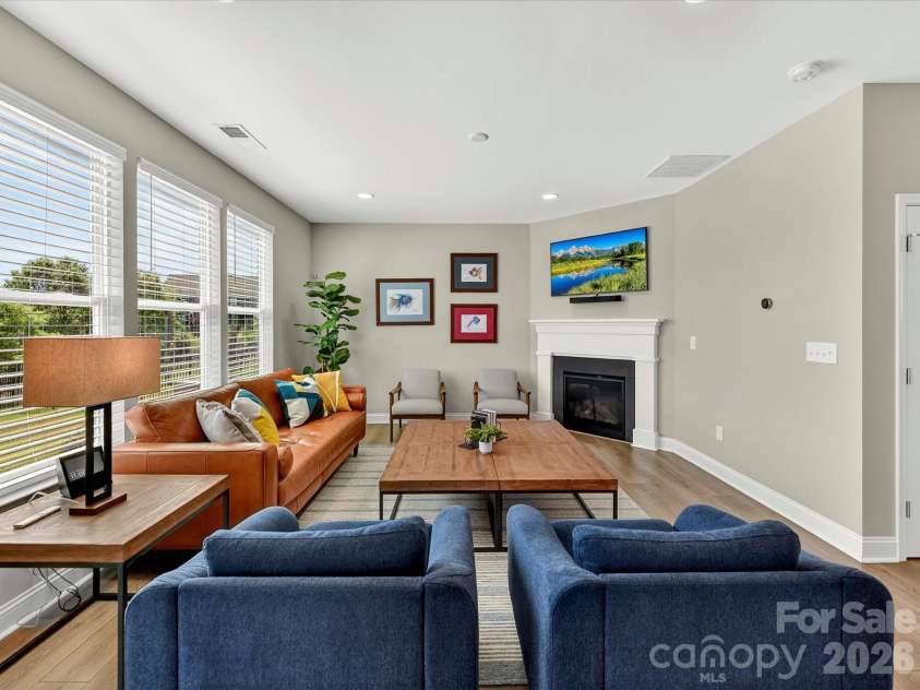 6203 Six String Court, Fort Mill, SC 29708.  MLS# CAR4385679, YatesRealty ID 33567. Light and Bright interior