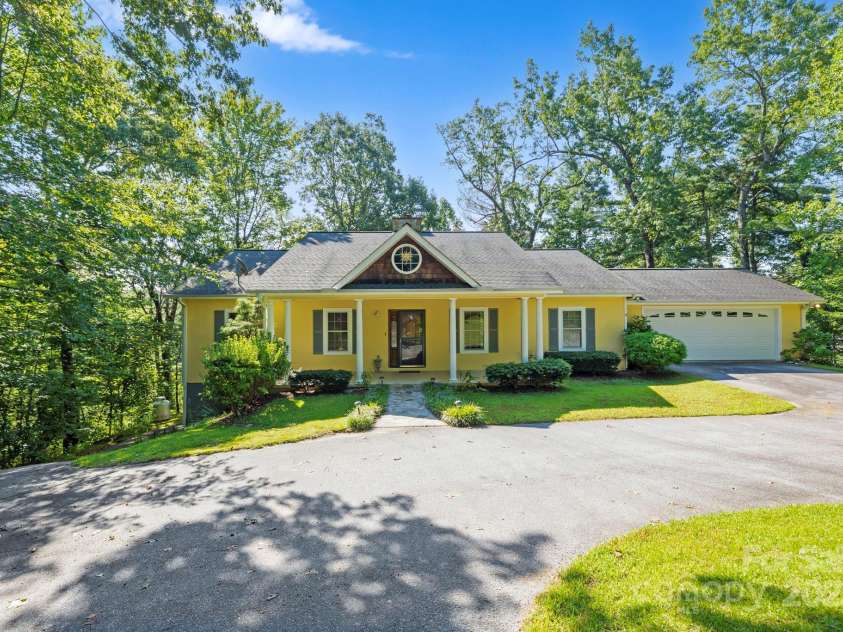 36 Macedonia West Drive, Saluda, NC 28773.  MLS# CAR4293153, YatesRealty ID 33568. Welcome Home!