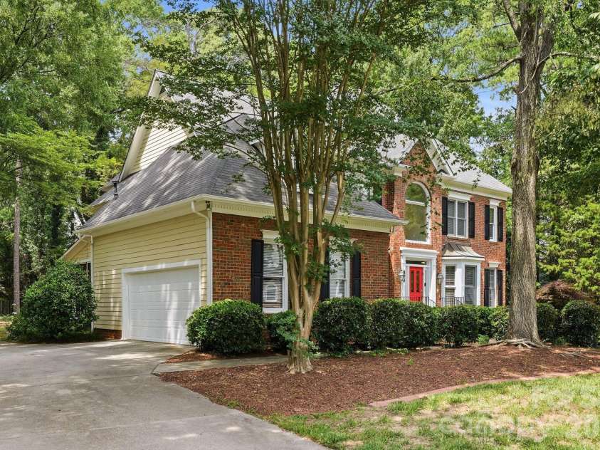 21311 Crown Lake Drive, Cornelius, NC 28031.  MLS# CAR4387375, YatesRealty ID 33569. 