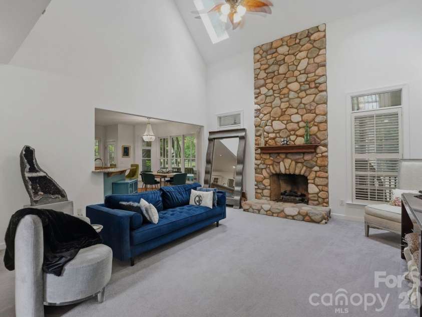 21311 Crown Lake Drive, Cornelius, NC 28031.  MLS# CAR4387375, YatesRealty ID 33569. 
